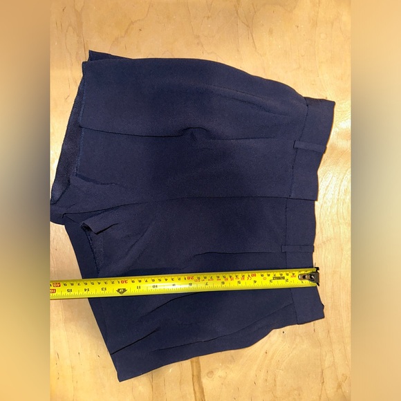 Babaton pleated mini short size 6 - Picture 4 of 5